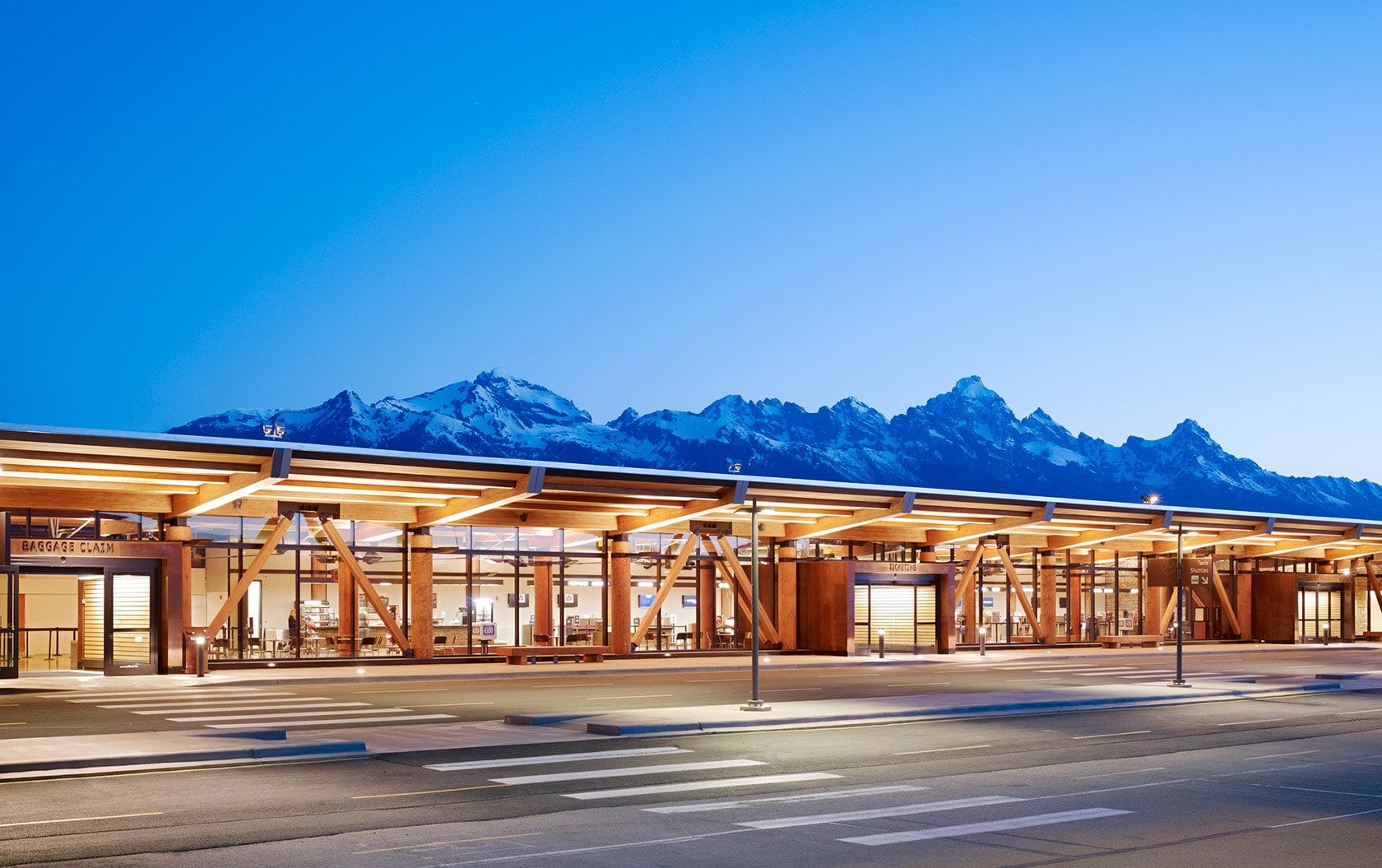 JACKSON HOLE AIRPORT RUNWAY CLOSURE Featured Image