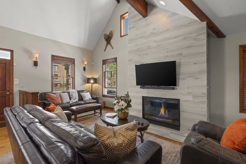 Abode off Main | Best value & location in Old Town! Incredible house-Off Main! Main Image