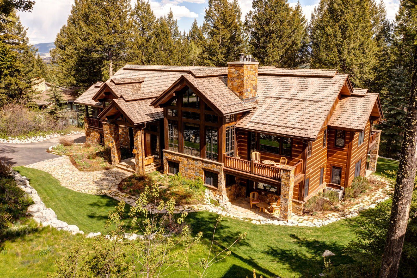 5 Reasons to Book Slopeside Jackson Hole Rentals Featured Image