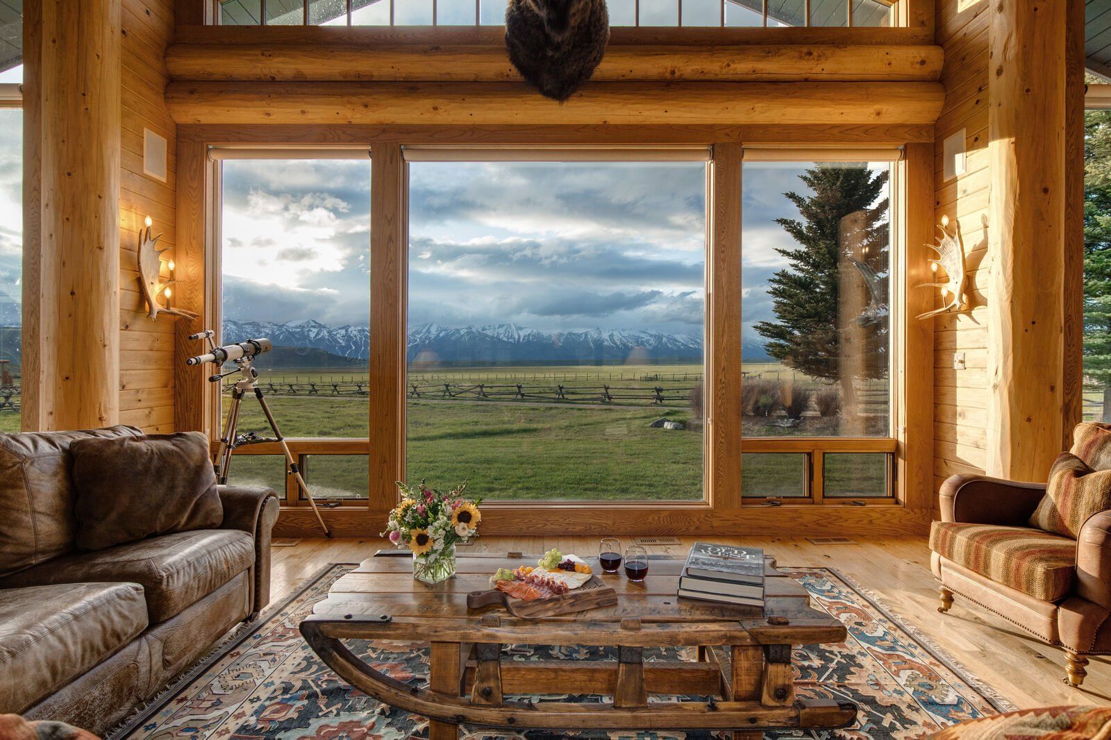 Why You Should Book Direct Holiday Rentals in Jackson Hole Over Airbnbs Featured Image