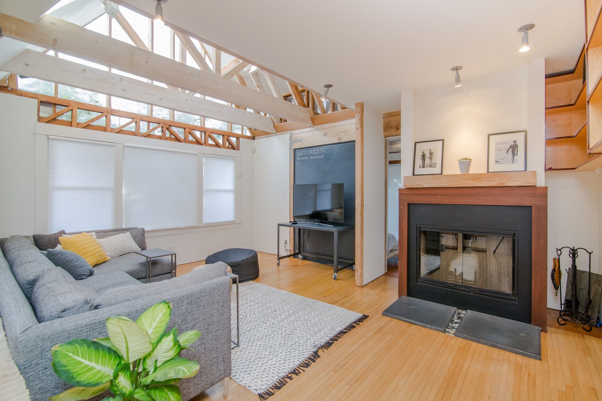 10 REASONS TO BUY A HOME Featured Image